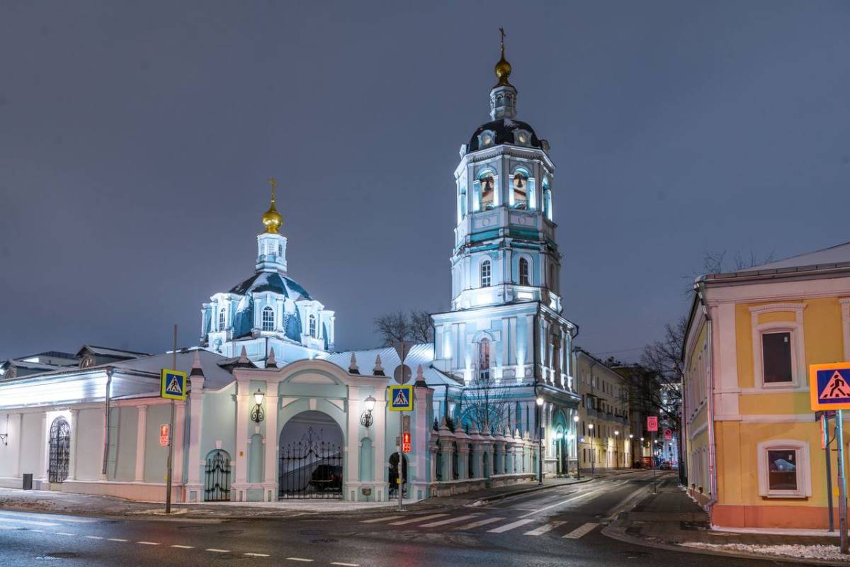 Никольская церковь вечером